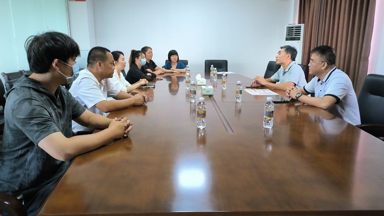 市环发公司滞留旅客服务队员荣获志愿者纪念证书