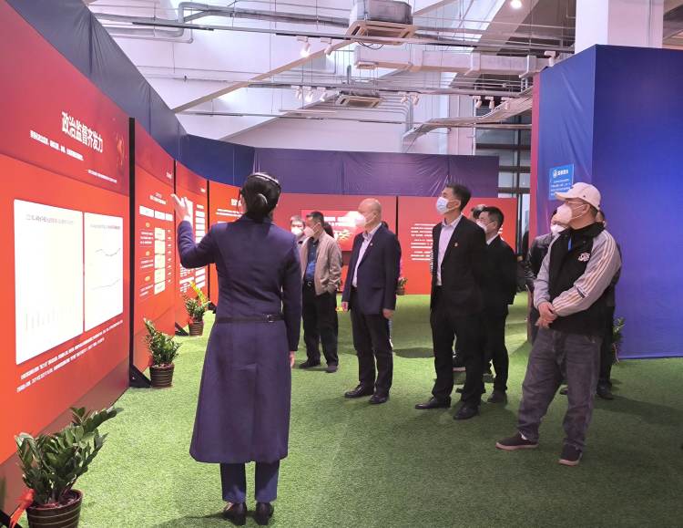 以案明纪，永葆清廉本色——市环发公司组织参观“严守纪法底线 牢筑清廉根基”警示教育巡回展(图2)