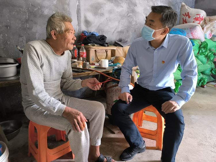 春节送暖 关爱随行——市环发公司前往青云村开展走访慰问送温暖暨党的二十大精神微宣讲活动(图5)