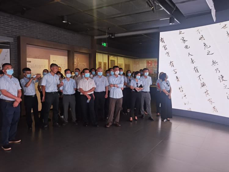 传承海瑞精神 激荡清风正气——市环发公司开展“清廉国企 青廉有我”主题党日活动(图4)