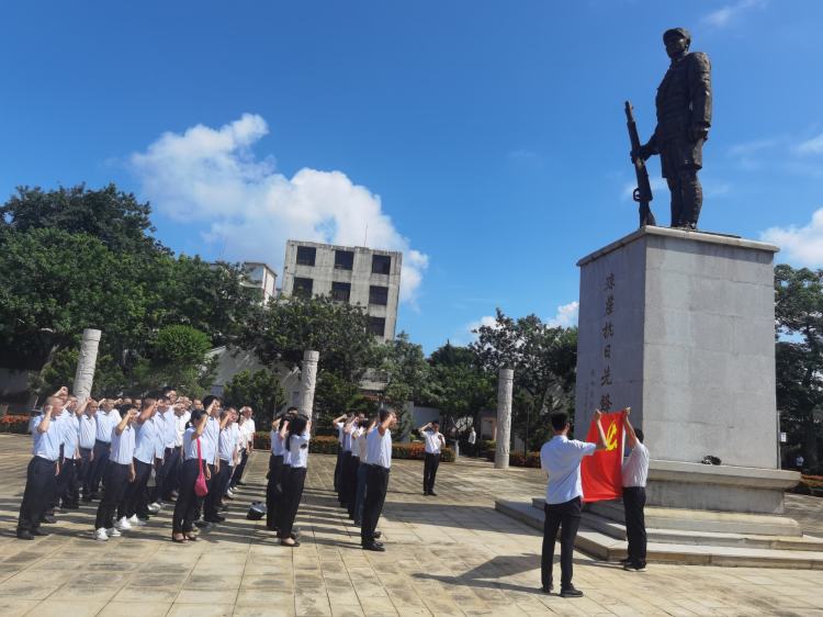 赓续红色基因 奋进时代征程 ——市国资委机关联合市环发公司开展主题党日暨清廉国企教育活动(图2)
