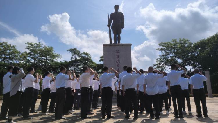 赓续红色基因 奋进时代征程 ——市国资委机关联合市环发公司开展主题党日暨清廉国企教育活动(图3)