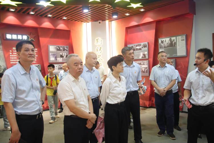 赓续红色基因 奋进时代征程 ——市国资委机关联合市环发公司开展主题党日暨清廉国企教育活动(图7)