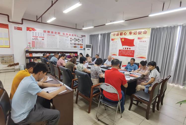 市环发公司召开支部党员大会集体学习暨进行预备党员转正(图2)