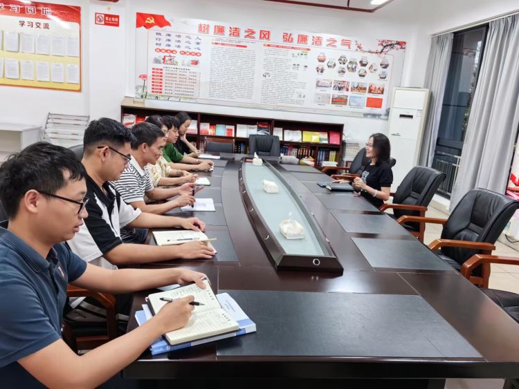 市环发公司组织开展《国有企业参股管理暂行办法》学习(图2)