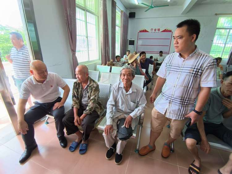 中秋情意浓，帮扶送温暖——市环发公司开展2023年中秋慰问活动(图2)