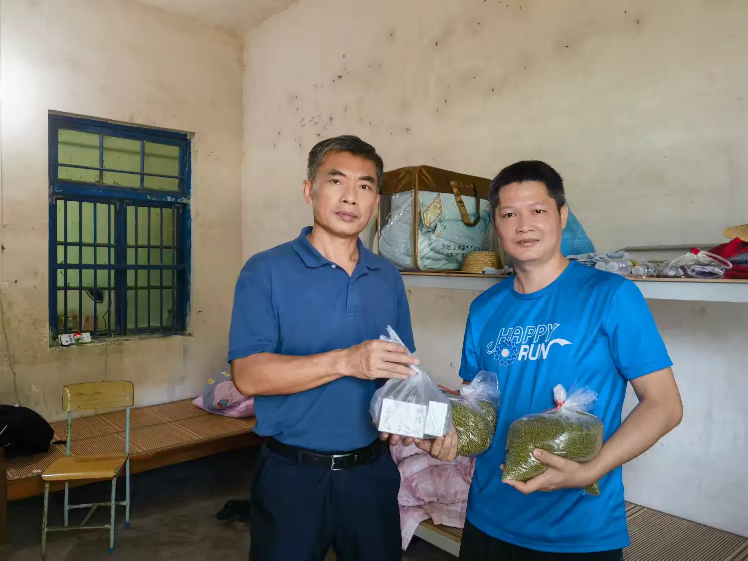 市环发公司党委副书记林明智带队到帮扶村开展慰问乡村振兴工作人员和帮扶相对稳定户工作