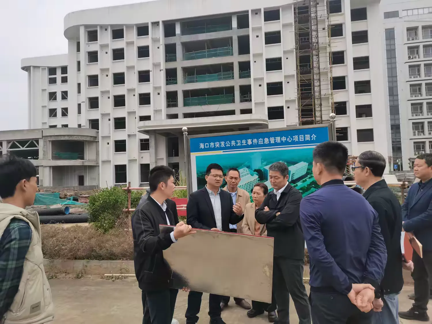 海口市卫健委主任高新谱带队调研海口市突发卫生公共事件应急管理中心项目