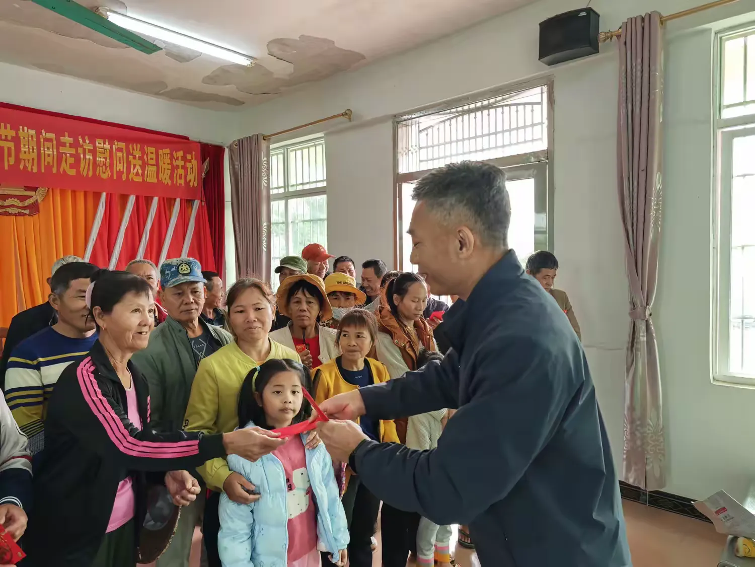 迎新春 送温暖——市环发公司深入青云村开展元旦春节期间走访慰问送温暖活动(图4)