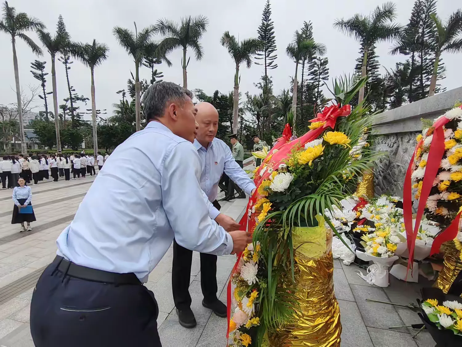 市环发公司开展“清明祭英烈，奋进谱新篇”主题党日活动  清明时节，春风轻拂，为缅怀革命先烈丰功伟绩，接受红色精神洗礼熏陶，引导党员干部职工将革命传承融入推动公司各项事业高质量改革发展的实践中，2025(图3)