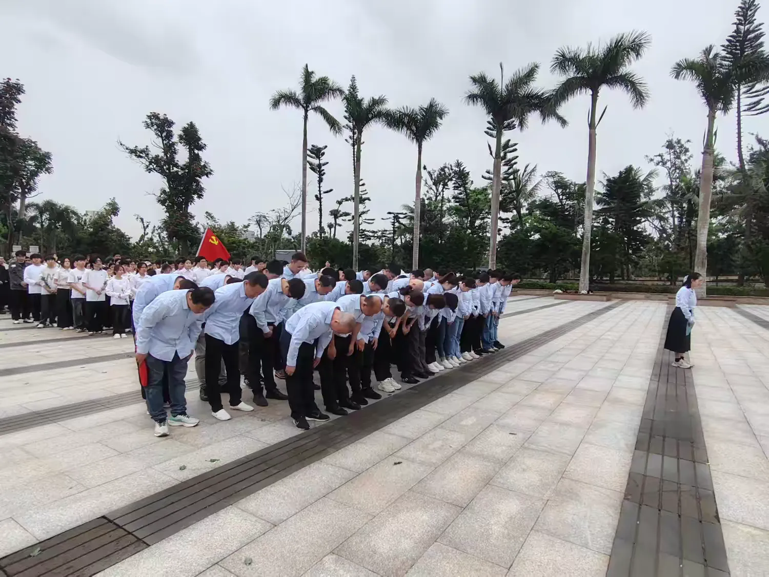 市环发公司开展“清明祭英烈，奋进谱新篇”主题党日活动  清明时节，春风轻拂，为缅怀革命先烈丰功伟绩，接受红色精神洗礼熏陶，引导党员干部职工将革命传承融入推动公司各项事业高质量改革发展的实践中，2025(图5)