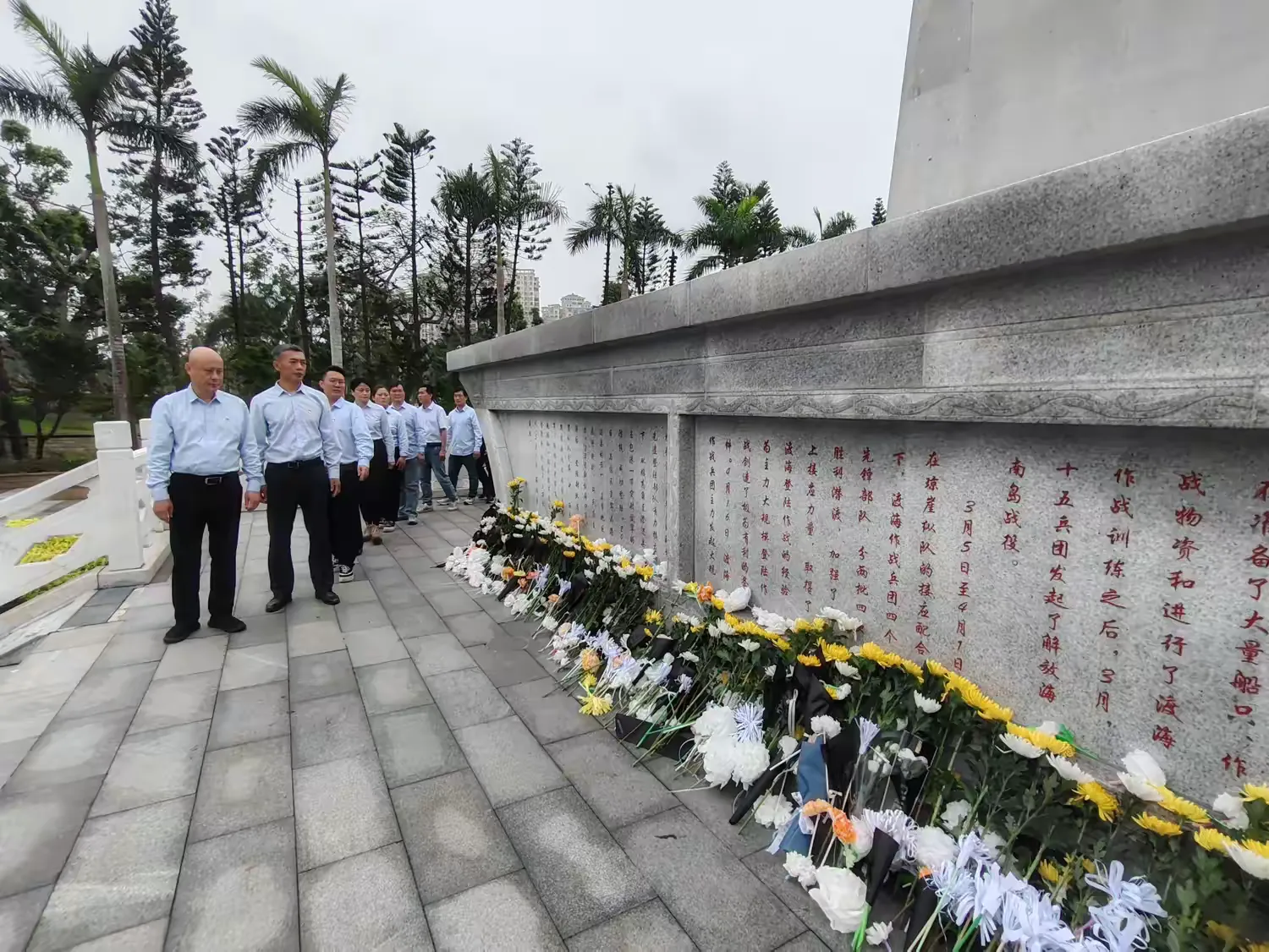 市环发公司开展“清明祭英烈，奋进谱新篇”主题党日活动  清明时节，春风轻拂，为缅怀革命先烈丰功伟绩，接受红色精神洗礼熏陶，引导党员干部职工将革命传承融入推动公司各项事业高质量改革发展的实践中，2025(图6)